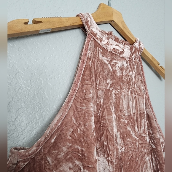 Francesca's Collection Velvet Tank Top - Picture 3 of 10